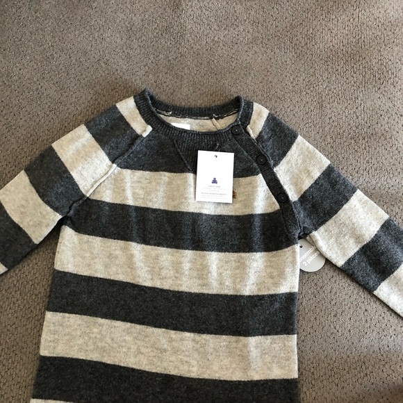 BNWT Gap Baby 2pc set onesie and hat size 12-18 months - Picture 2 of 11